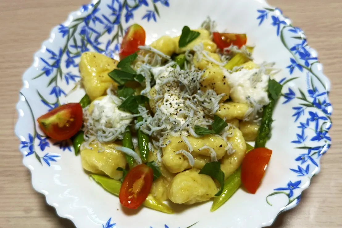 しらすニョッキふわふわチーズメレンゲ添え